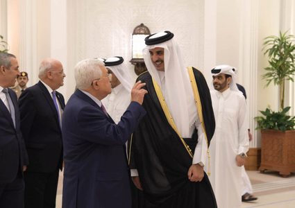 اتصال هاتفي بين الرئيس عباس وأمير قطر