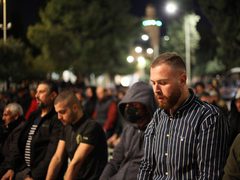 60 ألف مصلٍ أدوا اليوم صلاتي العشاء والتراويح في رحاب المسجد الأقصى المبارك