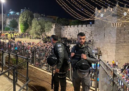 الاحتلال يعتقل فتى من باب العمود بالقدس المحتلة