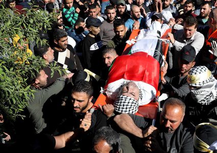 بالصور.. تشييع جثمان الشهيد فواز حمايل في بلدة بيتا