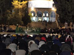 60 ألف مصلٍ أدوا اليوم صلاتي العشاء والتراويح في رحاب المسجد الأقصى المبارك