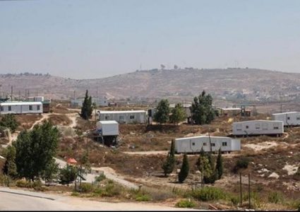 مستوطنون يواصلون العمل لإقامة بؤرة استيطانية جديدة في الأغوار