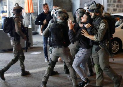 الاحتلال يفرج عن 18 طفلا بعد ساعات من اعتقالهم من المسجد الأقصى