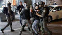 الاحتلال يفرج عن 18 طفلا بعد ساعات من اعتقالهم من المسجد الأقصى