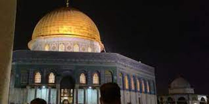 مظاهرة داخل "الأقصى" عقب صلاة المغرب احتجاجا على العدوان عليه والمصلين فيه