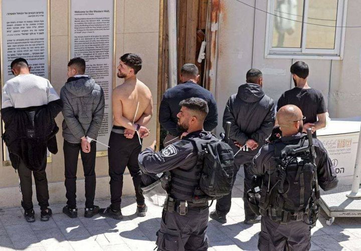 نقل المعتقلين من الاقصى لمراكز التوقيف
