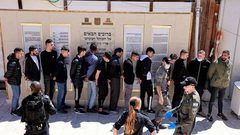 نقل المعتقلين من الاقصى لمراكز التوقيف