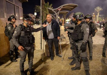 سلطات الاحتلال تعتقل عشرات المقدسيين وتبعد آخرين خلال رمضان