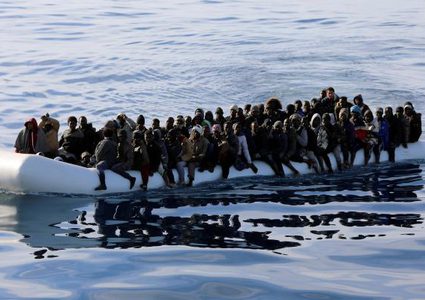مصرع 6 مهاجرين وفقدان 29 آخرين إثر غرق قاربهم قبالة ليبيا