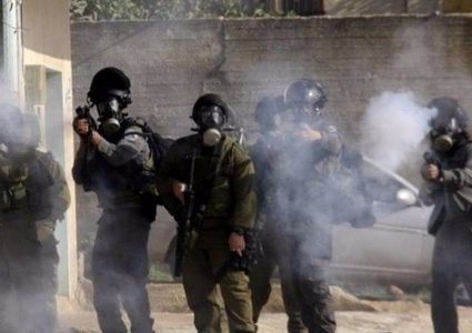 إصابات بالاختناق بين صفوف الطلبة في بلدة تقوع