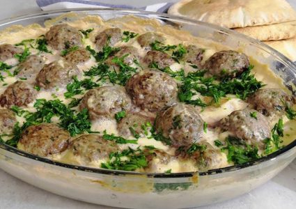 كرات الكفتة بصلصة الطحينية