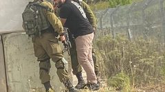 الاحتلال يعتقل أسيرا محررا على حاجز عسكري شرق طولكرم