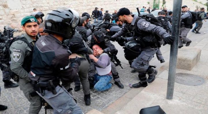قوات الاحتلال تعتقل شابا من  البلدة القديمة في القدس