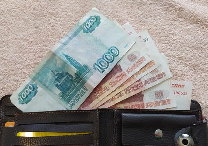 ابتداء من اليوم.. المركزي الروسي يخفف قيود بيع الدولار للأفراد