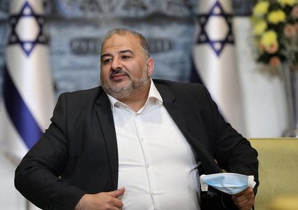 منصور عباس يلوح بالانسحاب الكامل من الائتلاف الحكومي