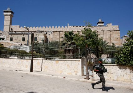 الخليل: الاحتلال يشدد إجراءاته في البلدة القديمة ويغلق "باب الزاوية"