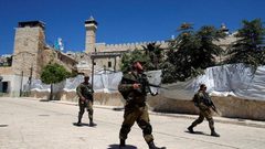 الاحتلال يغلق الحرم الإبراهيمي أمام المصلين