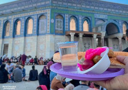 افطار الصائمين في باحات المسجد الأقصى