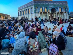 افطار الصائمين في باحات المسجد الأقصى