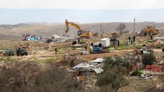 مستوطنون يواصلون تجريف أراضٍ في الفارسية بالأغوار