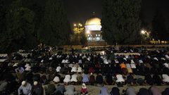 50 الف مصل أدوا صلاتي العشاء والتراويح في رحاب المسجد الأقصى المبارك