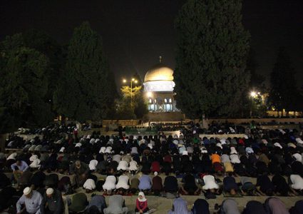 50 الف مصل أدوا صلاتي العشاء والتراويح في رحاب المسجد الأقصى المبارك