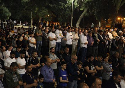 50 الف مصل أدوا صلاتي العشاء والتراويح في رحاب المسجد الأقصى المبارك