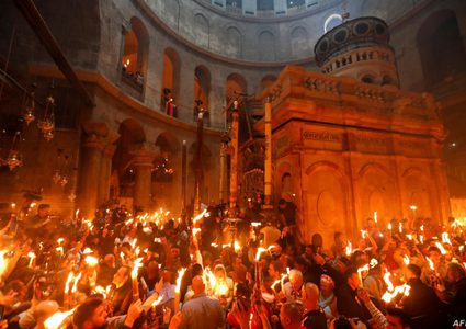 التماس "للعليا" ضد فرض قيود على كنيسة القيامة في سبت النور