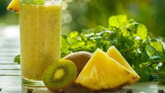 عصير الكيوي والأناناس