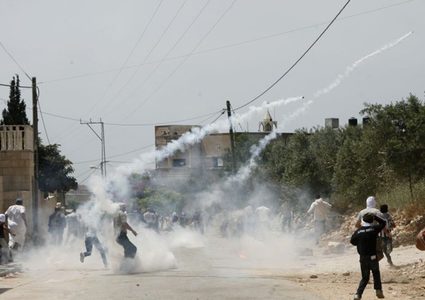 إصابات بالاختناق واعتقال مواطن خلال اقتحام الاحتلال بلدة سالم شرق نابلس