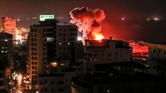 بالصور.. طائرات الاحتلال تشن سلسلة غارات على قطاع غزة