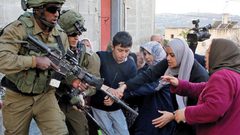 "العفو الدولية": الاعتداءات الإسرائيلية على الفلسطينيين "جريمة ضد الإنسانية"