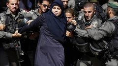 الاحتلال يعتقل فتاة من حي الشيخ جراح