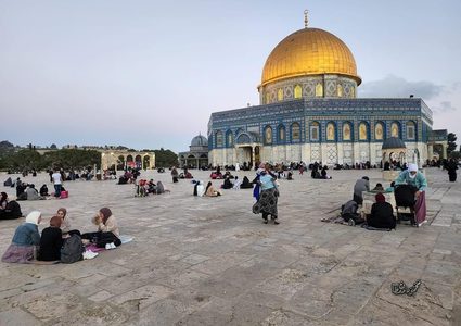 الإفطار في ساحات المسجد الأقصى المبارك