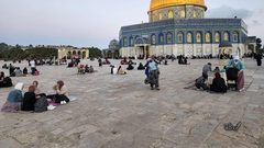 الإفطار في ساحات المسجد الأقصى المبارك