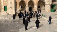 مستوطنون يقتحمون موقع "برناط" الأثري على قمة جبل عيبال