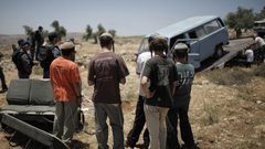 مستوطنون يغلقون طريق قلقيلة - نابلس