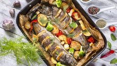 صينية سمك بالخضار بالفرن