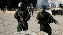 شرطة الاحتلال ومستوطنوه يقتحمون المسجد الأقصى