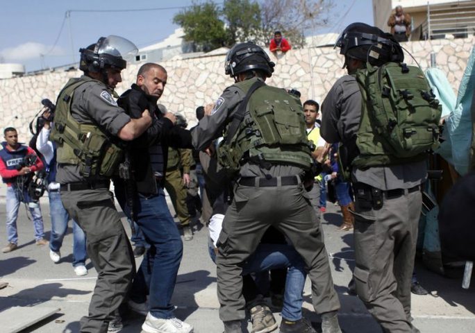 القدس: قوات الاحتلال تعتقل فتيين من باب الساهرة بالقدس