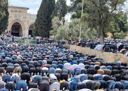 150 الف مصل ادوا اليوم صلاة الجمعة في المسجد الاقصى