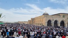 150 الف مصل ادوا اليوم صلاة الجمعة في المسجد الاقصى