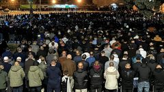 آلاف المصلين يؤدون صلاة فجر اليوم الجمعة 21 من رمضان في ساحات المسجد الأقصى