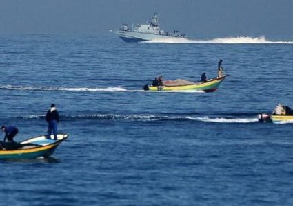 زوارق الاحتلال تطلق النار تجاه الصيادين في بحر رفح