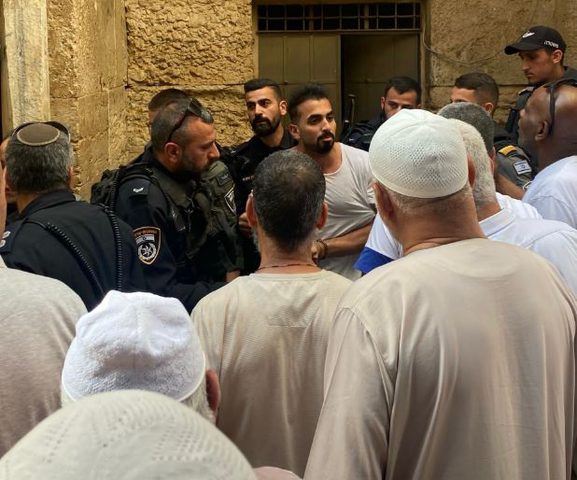 القدس: الاحتلال يعتدي على شاب مصري ويعتقله