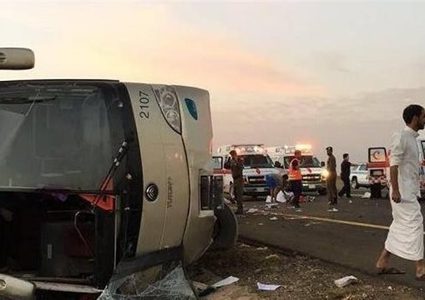 وفاة 8 معتمرين مصريين وإصابة آخرين في حادث مروع بالسعودية