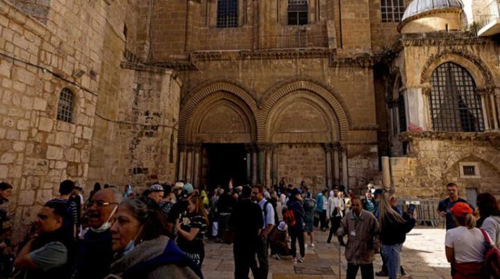 شرطة الاحتلال تمنع المصلين المسيحيين من الوصول لكنيسة القيامة