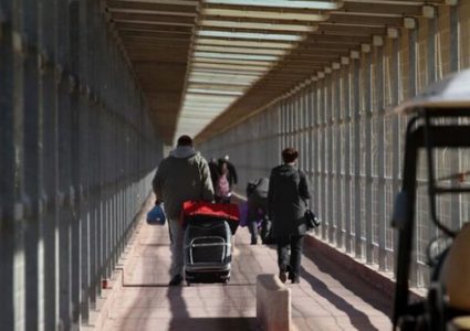 نقابة عمال غزة: إغلاق حاجز "إيرز" عقاب جماعي لـ 12 ألف عامل