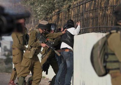 الاحتلال يعتقل شابًا مقدسيًا