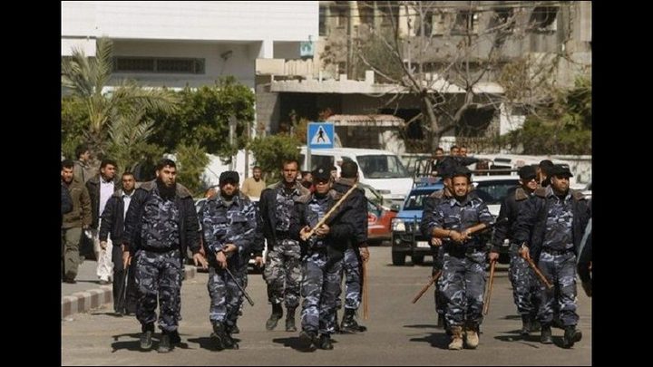 الأجهزة الأمنية بغزة تعتدي على أصحاب البسطات بخان يونس